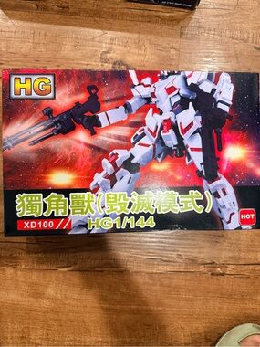 1/144 Unicorn Mech Action Figure Model Kit - White & Red